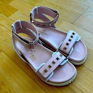 Valentino Garavani Blush Rockstud Gladiator 35